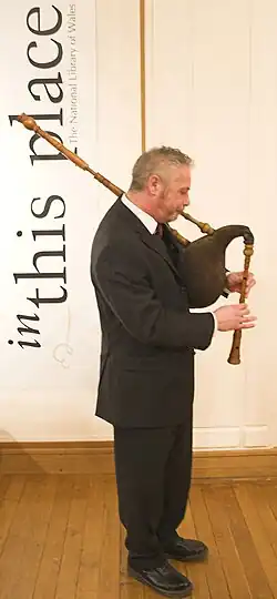 Welsh bagpipes (double-reed type)