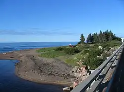 Mouth of the Bouleau River, rest area, from the bridge 14468,[7] Rivière-au-Tonnerre