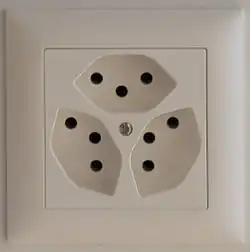 Type 13 triple socket (10 A)