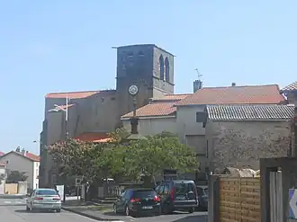 The church and surroundings in Saint-Bonnet-près-Riom
