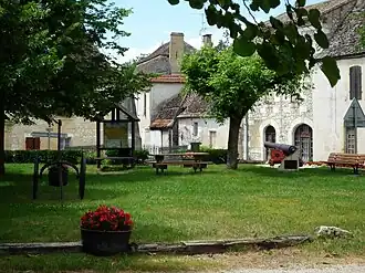 A view within Saint-Aubin-de-Lanquais