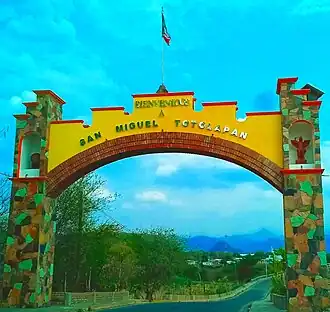 An arch with the town name on it, welcoming visitors.