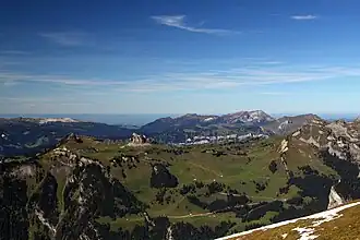 Schynige Platte from the south, with the railway station at the left (western) end of the ridge, and the Oberberghorn and Loucherhorn to the right.