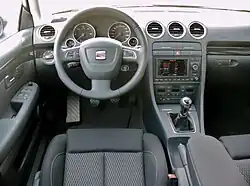 Interior (pre-facelift)