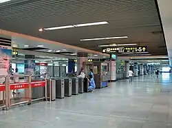 Line 2 concourse
