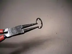 Circlip pliers holding an internal circlip