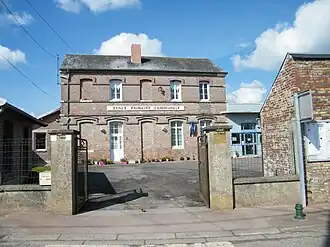 The town hall and school in Sorel-en-Vimeu