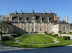 Longue-Plaine Castle in Sorigny