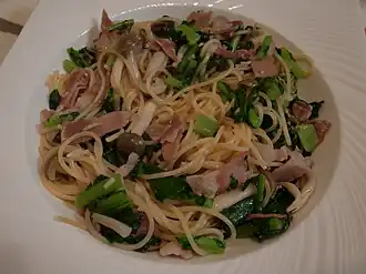 Spaghetti with shimeji mushrooms