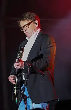 Sqeeze - Chris Difford 9875 (18877487786).jpg