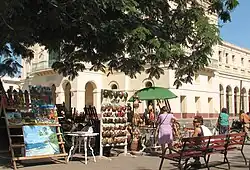 Craftsmen and artist vendors' stalls in Parque Vidal