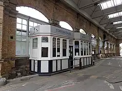 Taxi kiosk inside the station portico (c. 1900)