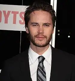 Taylor Kitsch in a similar pose to the Celebrity Number Six image