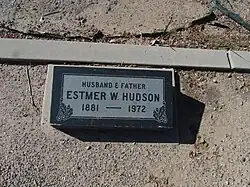 The grave site of Estmer W. Hudson (1881–1972).