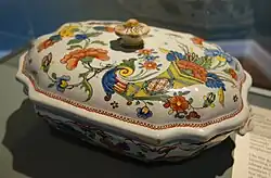 Tureen, decor à la corne, c. 1740