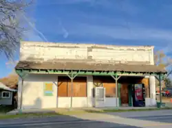 An abandoned market near the center of Valleyford.