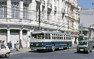 One of Valparaíso's 1952-built Pullman-Standard trolleybuses in 1996, when still in the system's original paint scheme and with the name of the private operating company, ECTE, along its sides