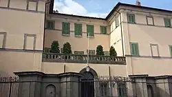 Villa Barberini streetside view I 20141006