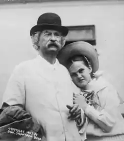 Dorothy Quick (right) with Mark Twain